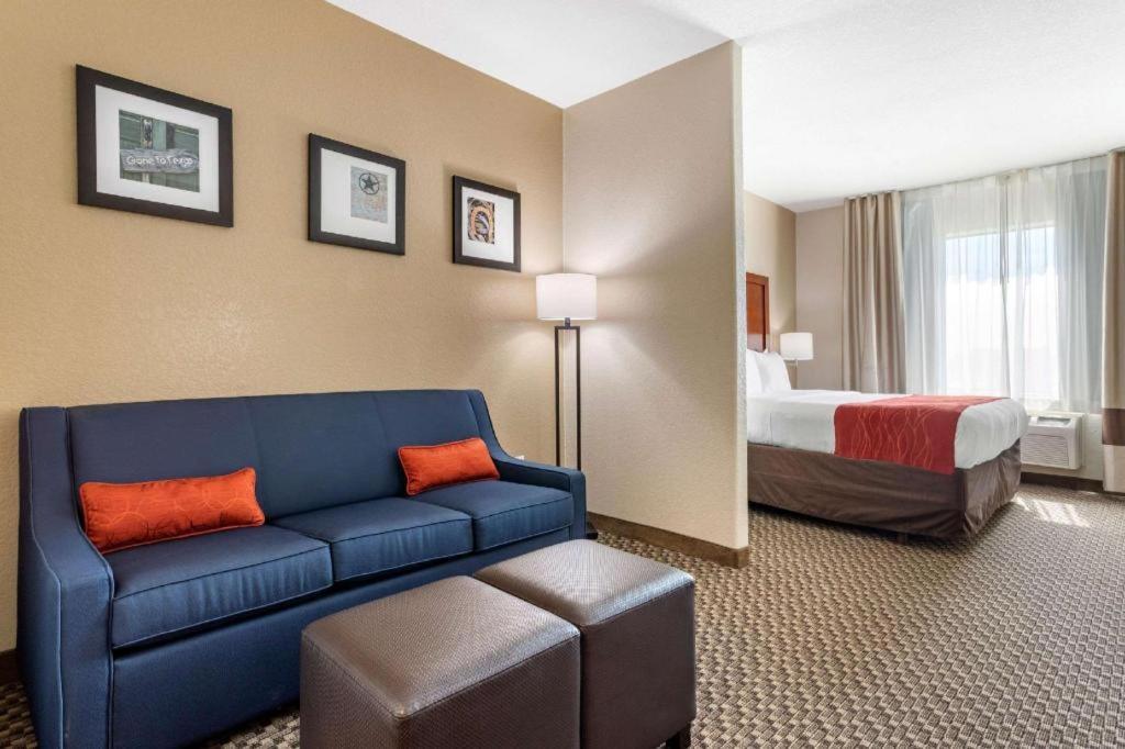Comfort Inn & Suites Navasota Exteriör bild